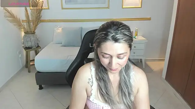 karlyy  online show from 11-18-25, 07:18