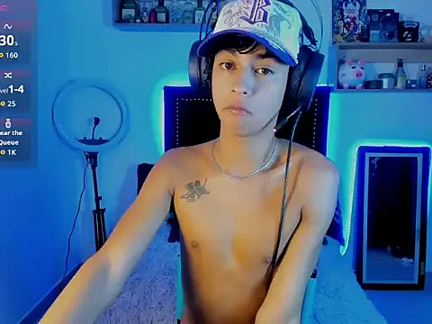 Snapshot of Alejo_Desire chatting on 11-15-25, 07:38 Alejo Desire online show from 11-15-25, 07:38