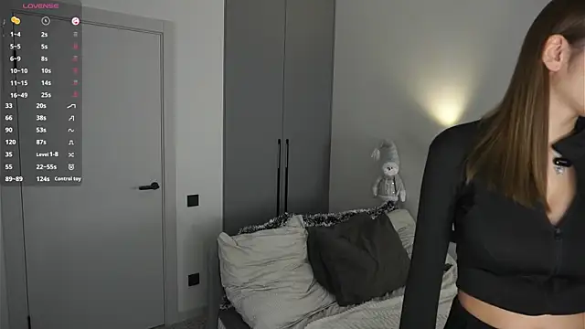 BrynnHolverson online show from 12-21-25, 07:10