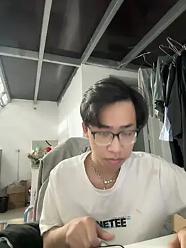 liamhn2k4 online show from 03-30-26, 05:58