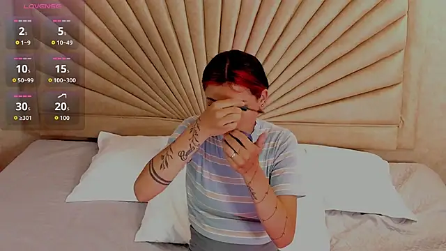 Snapshot of Emma_duff chatting on 12-18-25, 11:38 Emma duff online show from 12-18-25, 11:38