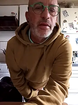 Ptitcouic online show from 10-18-25, 08:04