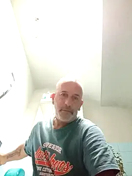 Ptitcouic online show from 10-19-25, 08:26