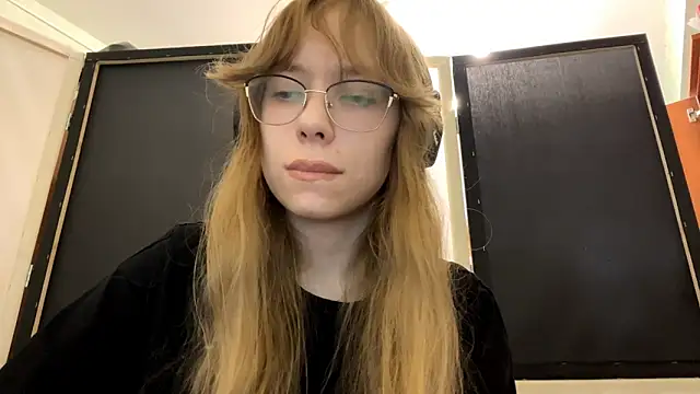 Snapshot of JuneCooper chatting on 10-20-25, 11:43 JuneCooper online show from 10-20-25, 11:43