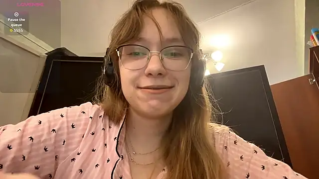 Snapshot of JuneCooper chatting on 10-24-25, 08:22 JuneCooper online show from 10-24-25, 08:22