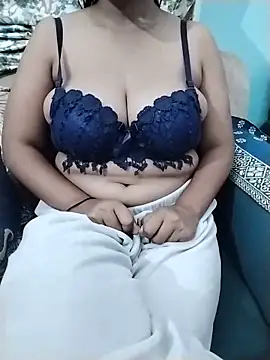 Snapshot of Lust_QueenDeepti chatting on 05-17-26, 07:43 Lust QueenDeepti online show from 05-17-26, 07:43