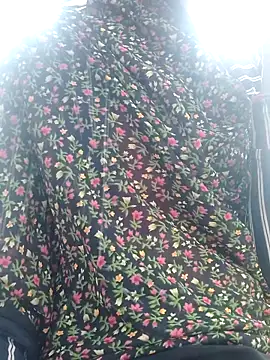 Snapshot of M-MAYA chatting on 11-09-25, 08:34 M-MAYA online show from 11-09-25, 08:34