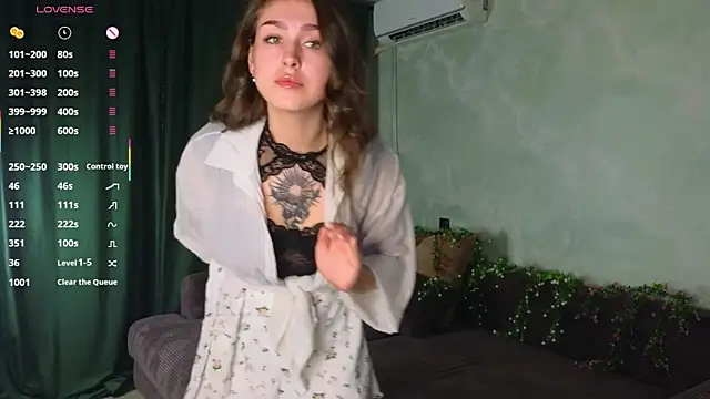 TinyMollys online show from 10-30-25, 03:35