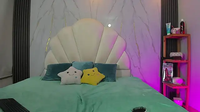 hoot booys  online show from 04-07-26, 03:40