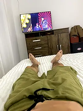 leozin01 online show from 11-06-25, 12:00