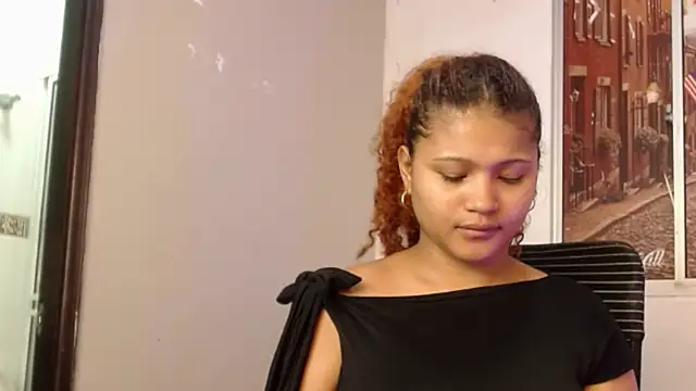 Snapshot of miel_alisha chatting on 06-04-26, 12:00 miel alisha online show from 06-04-26, 12:00