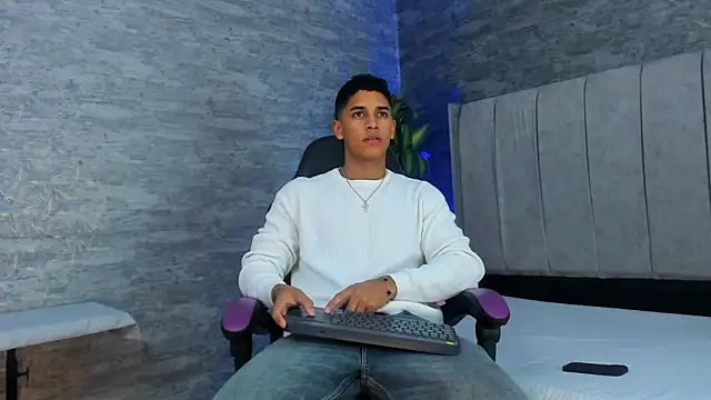 Zayne cross online show from 10-17-25, 05:43