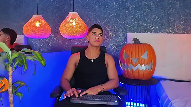 Zayne cross online show from 10-20-25, 05:08