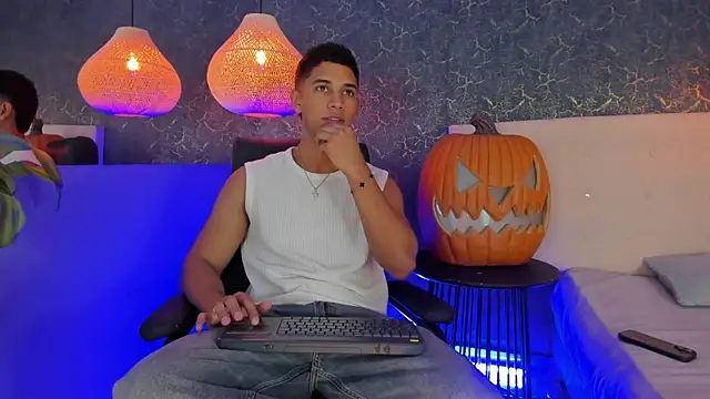 Zayne cross online show from 10-21-25, 05:30