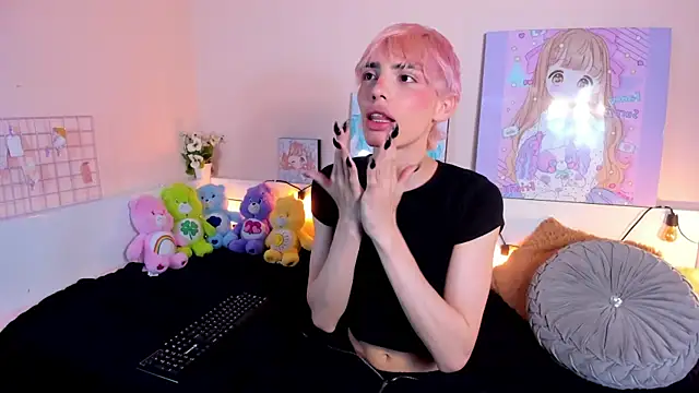 Snapshot of Strawberry_Kitty_ chatting on 10-20-25, 04:02 Strawberry Kitty online show from 10-20-25, 04:02