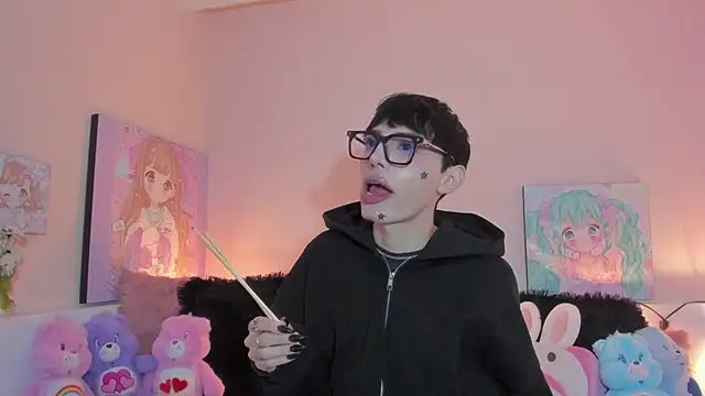 Strawberry Kitty  online show from 02-01-26, 04:22