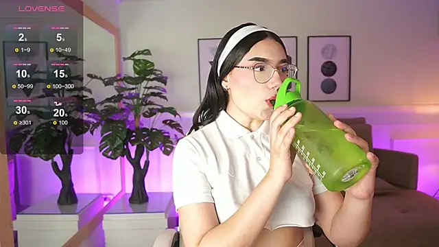 Snapshot of EmilyTurneer chatting on 02-27-26, 07:14 EmilyTurneer online show from 02-27-26, 07:14