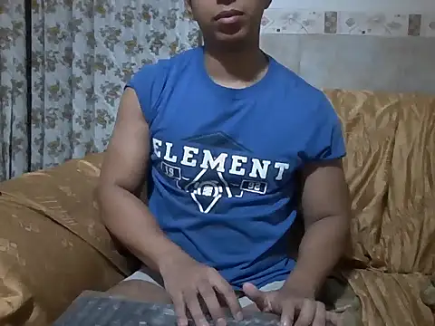 andresq45022 online show from 10-25-25, 06:10