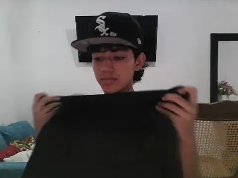 Snapshot of Alex_king17 chatting on 04-30-26, 01:28 Alex king17 online show from 04-30-26, 01:28