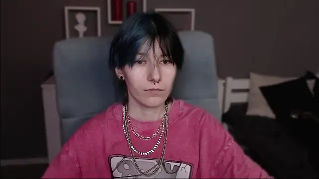 Snapshot of guitarandangell chatting on 05-21-26, 05:14 guitarandangell online show from 05-21-26, 05:14