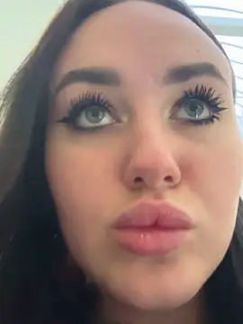 KiraSunshine online show from 12-22-25, 04:31