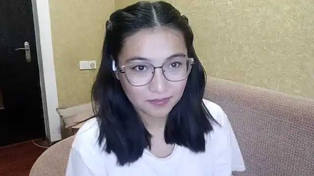 LinneaHyles online show from 12-03-25, 01:42