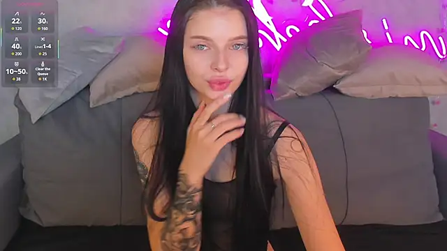 Eva Mayers online show from 11-28-25, 12:46