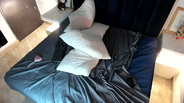 melanie roux   online show from 04-02-26, 01:47