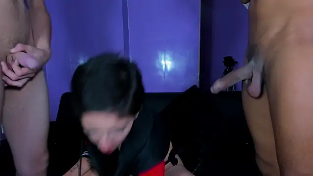 Snapshot of Skinny_toy chatting on 10-19-25, 07:14 Skinny toy online show from 10-19-25, 07:14