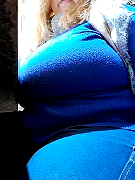 Snapshot of JennyInVegas chatting on 05-21-26, 03:52 JennyInVegas online show from 05-21-26, 03:52