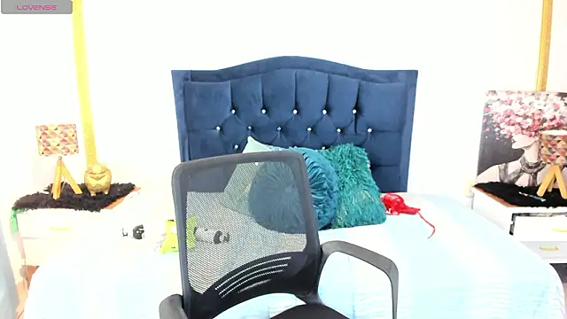 Inaya Khalifa online show from 03-17-26, 01:43