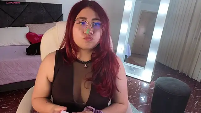 littlee red online show from 12-16-25, 08:25