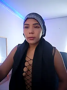 leila-ademuz28 online show from 10-19-25, 02:40
