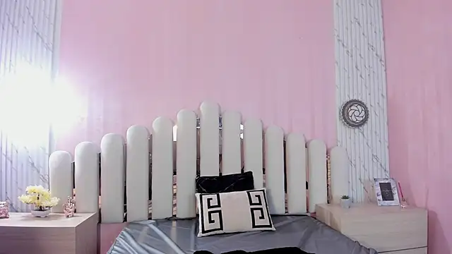 Isabella Marsh online show from 12-14-25, 01:27