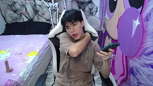 hyun jin  online show from 10-21-25, 07:47