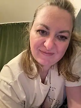 Snapshot of Amelia-Diamond chatting on 11-22-25, 02:16 Amelia-Diamond online show from 11-22-25, 02:16