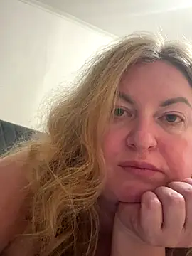 Snapshot of Amelia-Diamond chatting on 11-23-25, 11:37 Amelia-Diamond online show from 11-23-25, 11:37