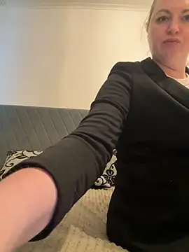 Snapshot of Amelia-Diamond chatting on 11-24-25, 11:43 Amelia-Diamond online show from 11-24-25, 11:43