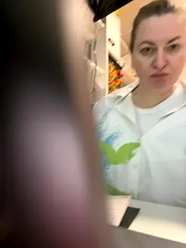 Snapshot of Amelia-Diamond chatting on 11-25-25, 08:47 Amelia-Diamond online show from 11-25-25, 08:47