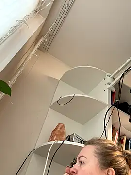 Snapshot of Amelia-Diamond chatting on 11-28-25, 07:44 Amelia-Diamond online show from 11-28-25, 07:44