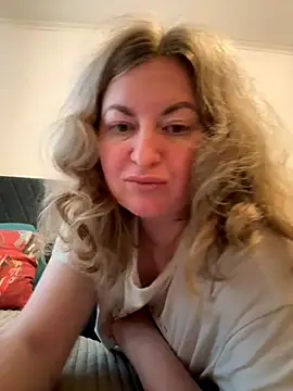 Snapshot of Amelia-Diamond chatting on 11-30-25, 09:35 Amelia-Diamond online show from 11-30-25, 09:35