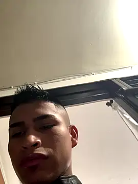 Emiliano Reyes online show from 11-30-25, 02:04