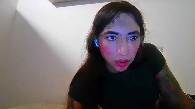 Snapshot of valeriahornier chatting on 07-22-26, 12:02 valeriahornier online show from 07-22-26, 12:02