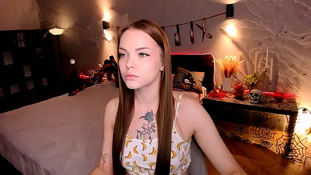 MelissaBell  online show from 10-28-25, 02:04