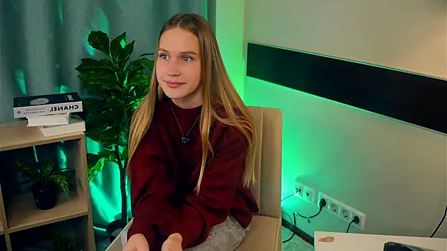 NadinePogar online show from 10-24-25, 09:49