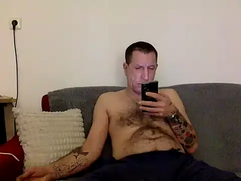 Snapshot of Filip_76 chatting on 11-25-25, 04:51 Filip 76 online show from 11-25-25, 04:51
