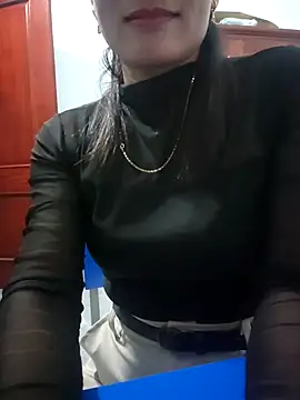 Snapshot of Miube2k chatting on 10-31-25, 05:41 Miube2k online show from 10-31-25, 05:41