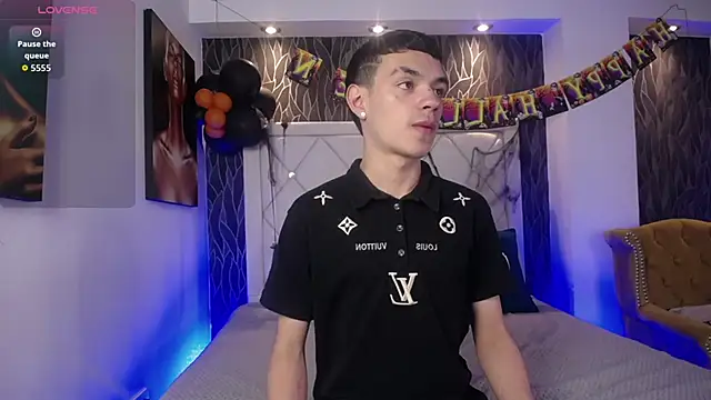 Snapshot of Mike_lawford1 chatting on 11-02-25, 01:02 Mike lawford1 online show from 11-02-25, 01:02