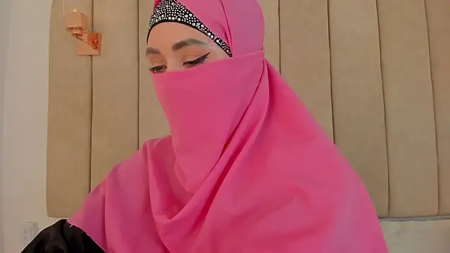 Snapshot of fatiima_ chatting on 05-21-26, 07:37 fatiima online show from 05-21-26, 07:37
