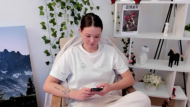 TeressaGimar online show from 10-19-25, 05:41